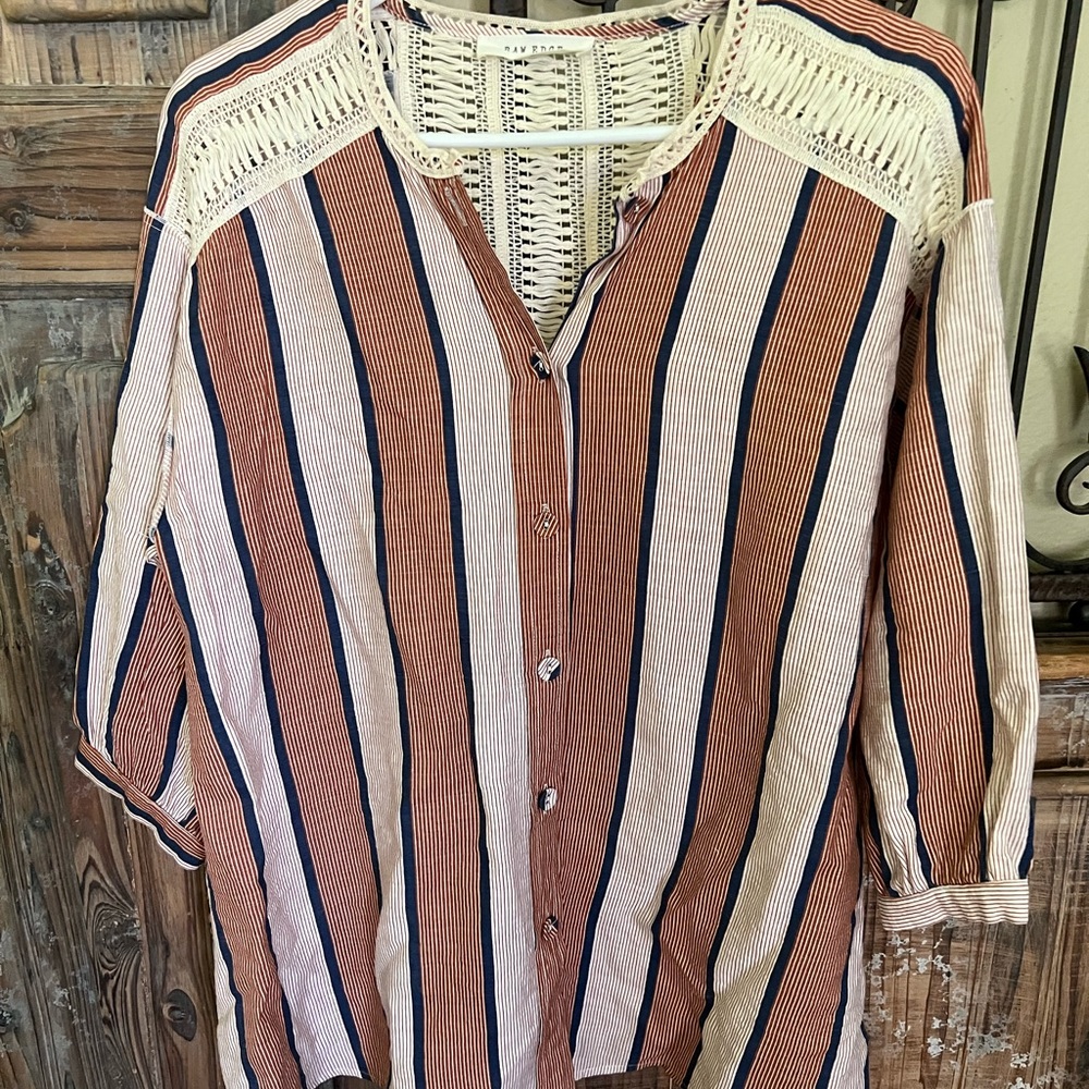 Striped top with lace detail. Loose fit.